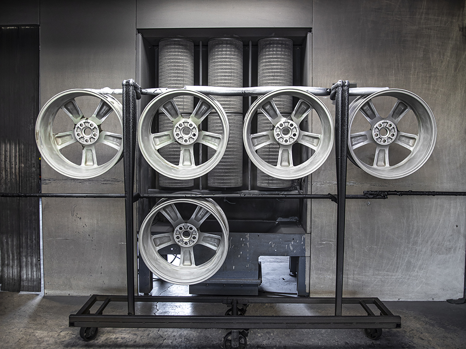 Powder coating shop in Miami specializing in wheel refinishing and custom wheel finishes.